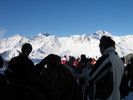 Blick in die verschneiten Schweizer Alpen