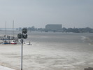 Eis im Innenhafen mit Blick auf das Columbia Hotel