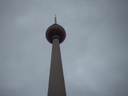 Alexanderplatz: Fernsehturm von unten
