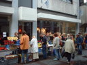Innenstadt: Verkauf von Kunstblumen in der Kurw...