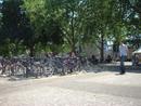 Festplatz: geparkte Fahrräder